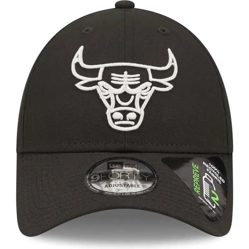 schwarze-verstellbare-curved-cap-9forty-repreve-monochrom-der-chicago-bulls-nba-von-new-era