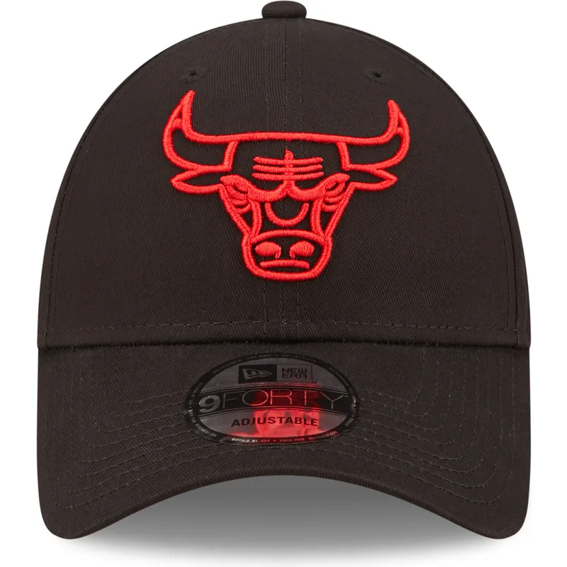 cepur-izliekta-melns-regulejams-9forty-neon-outline-no-chicago-bulls-nba-no-new-era