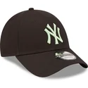 gorra-curva-negra-ajustable-con-logo-verde-9forty-league-essential-de-new-york-yankees-mlb-de-new-era