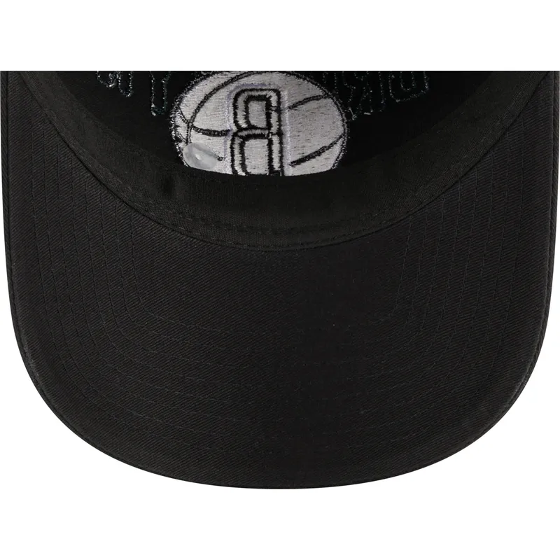 cepur-izliekta-melns-regulejama-lente-9twenty-draft-edition-2023-no-brooklyn-nets-nba-no-new-era