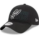 schwarze-verstellbare-9twenty-draft-edition-2023-kappe-mit-gebogenem-schirm-der-san-antonio-spurs-nba-von-new-era