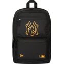 schwarzer-rucksack-mit-orangefarbenem-delaware-outline-logo-der-new-york-yankees-mlb-von-new-era