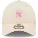 verstellbare-hellrosa-gebogene-kappe-mit-rosa-logo-9twenty-mini-logo-der-new-york-yankees-mlb-von-new-era