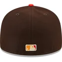 gorra-plana-marron-y-roja-ajustada-59fifty-the-elements-fire-pin-de-los-angeles-dodgers-mlb-de-new-era