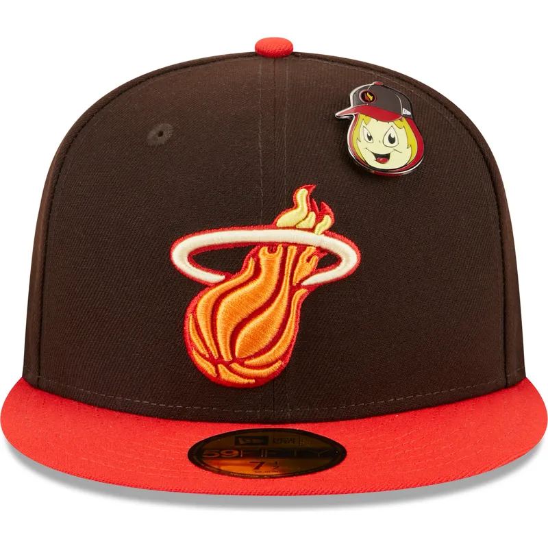 plaska-czapka-brazowo-czerwona-dopasowana-59fifty-the-elements-fire-pin-miami-heat-nba-new-era