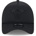 schwarze-trucker-kappe-mit-schwarzem-logo-9forty-a-frame-all-day-trucker-der-chicago-bulls-nba-von-new-era