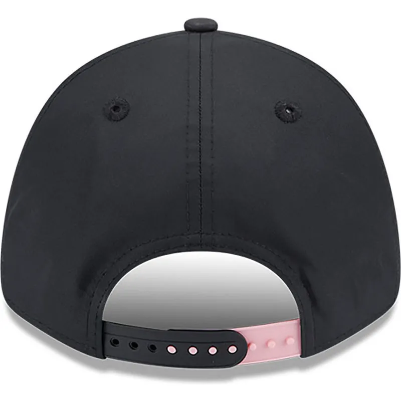 cepur-izliekta-melns-snapback-9forty-all-over-print-zebra-visor-no-manchester-united-football-club-premier-league-no-new-era cepur-izliekta-melns-snapback-9forty-all-over-print-zebra-visor-no-manchester-united-football-club-premier-league-no-new-era