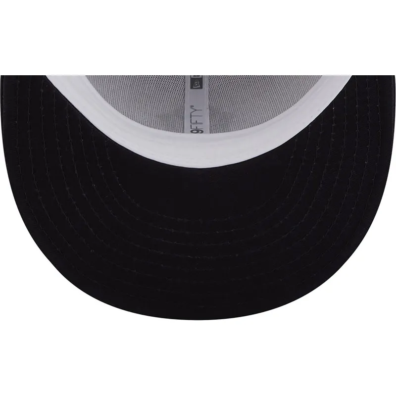 weisse-und-marineblaue-flache-snapback-kappe-mit-marineblauen-logo-9fifty-white-crown-patch-von-new-york-yankees-mlb-von-new-era