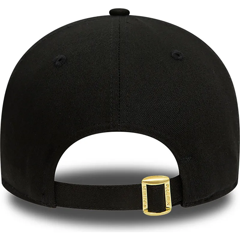 cepur-izliekta-melns-regulejams-9forty-metallic-badge-no-chicago-bulls-nba-no-new-era cepur-izliekta-melns-regulejams-9forty-metallic-badge-no-chicago-bulls-nba-no-new-era