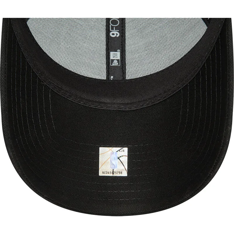 cepur-izliekta-melns-regulejams-9forty-metallic-badge-no-chicago-bulls-nba-no-new-era cepur-izliekta-melns-regulejams-9forty-metallic-badge-no-chicago-bulls-nba-no-new-era