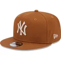 cepur-plakana-bruns-snapback-9fifty-league-essential-no-new-york-yankees-mlb-no-new-era