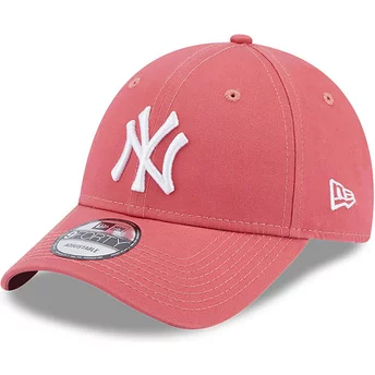New Era Curved Brim 9FORTY League Essential New York Yankees MLB Light Pink Adjustable Cap