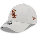 cap-izliekta-beige-adjustable-strap-marron-9forty-league-essential-no-chicago-white-sox-mlb-no-new-era