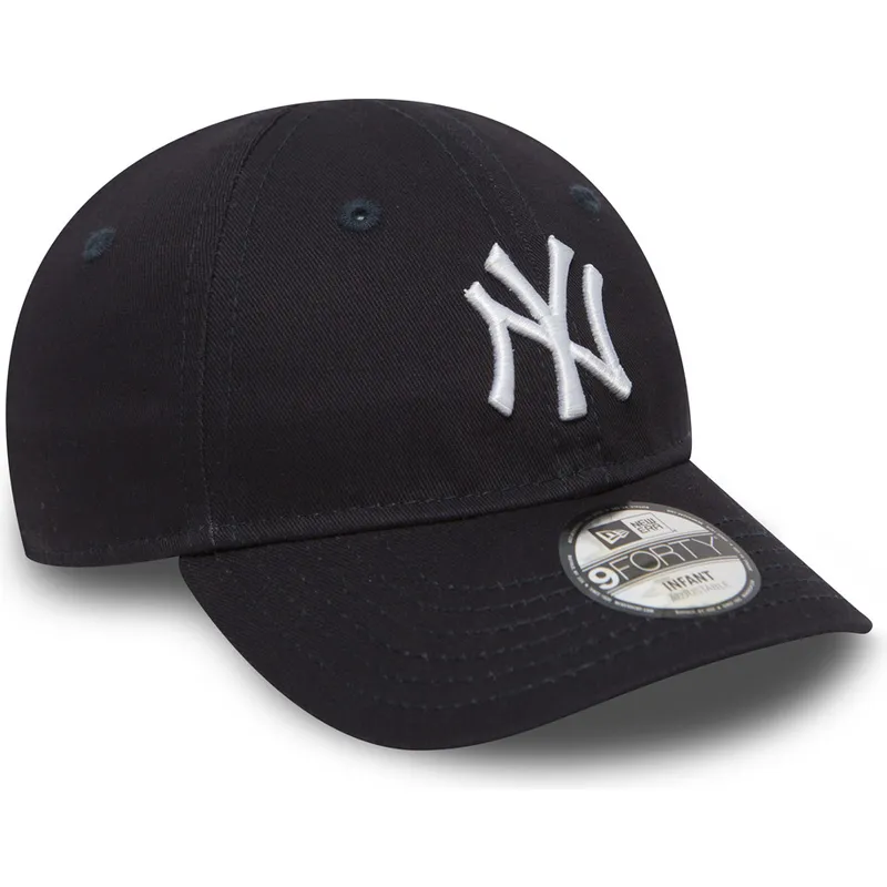 cepur-izliekta-zils-regulejama-lente-berniem-9forty-essential-no-new-york-yankees-mlb-no-new-era