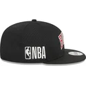 cepur-plakana-melns-snapback-9fifty-post-up-pin-no-chicago-bulls-nba-no-new-era