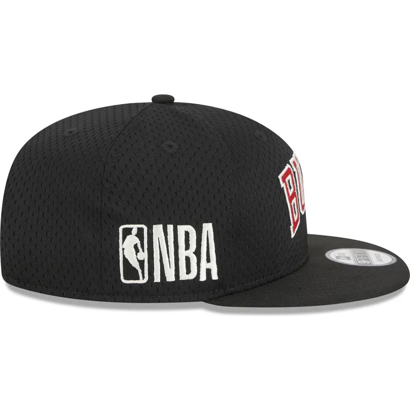 cepur-plakana-melns-snapback-9fifty-post-up-pin-no-chicago-bulls-nba-no-new-era