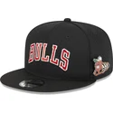 cepur-plakana-melns-snapback-9fifty-post-up-pin-no-chicago-bulls-nba-no-new-era