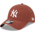 verstellbare-braune-9twenty-league-essential-curved-cap-der-new-york-yankees-mlb-von-new-era