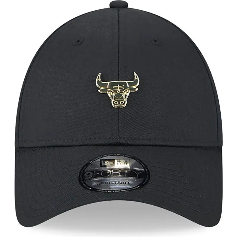 cepur-izliekta-melns-regulejams-9forty-pin-no-chicago-bulls-nba-no-new-era