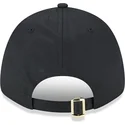 schwarze-verstellbare-9forty-kappe-mit-gebogenem-schirm-und-chicago-bulls-nba-pin-von-new-era