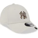 cepur-izliekta-bess-regulejams-9forty-check-infill-no-new-york-yankees-mlb-no-new-era