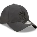 schwarze-verstellbare-9twenty-gore-tex-kappe-mit-gebogenem-schirm-der-new-york-yankees-mlb-von-new-era