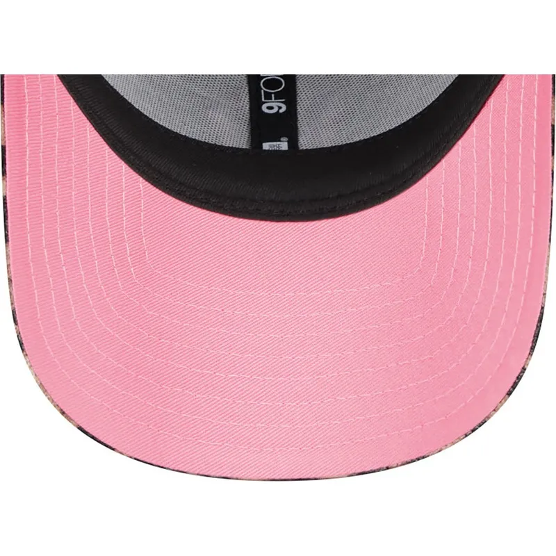 cepur-izliekta-leopards-regulejams-rosa-9forty-velour-no-new-york-yankees-mlb-no-new-era