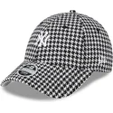 verstellbare-schwarz-weisse-damenkappe-9forty-houndstooth-der-new-york-yankees-mlb-von-new-era