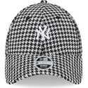 verstellbare-schwarz-weisse-damenkappe-9forty-houndstooth-der-new-york-yankees-mlb-von-new-era