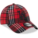rote-verstellbare-kappe-mit-gebogenem-schirm-und-schwarzem-logo-9forty-check-der-los-angeles-dodgers-mlb-von-new-era