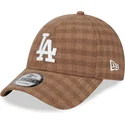 verstellbare-braune-9forty-flanell-kappe-mit-gebogenem-schirm-der-los-angeles-dodgers-mlb-von-new-era