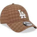 verstellbare-braune-9forty-flanell-kappe-mit-gebogenem-schirm-der-los-angeles-dodgers-mlb-von-new-era