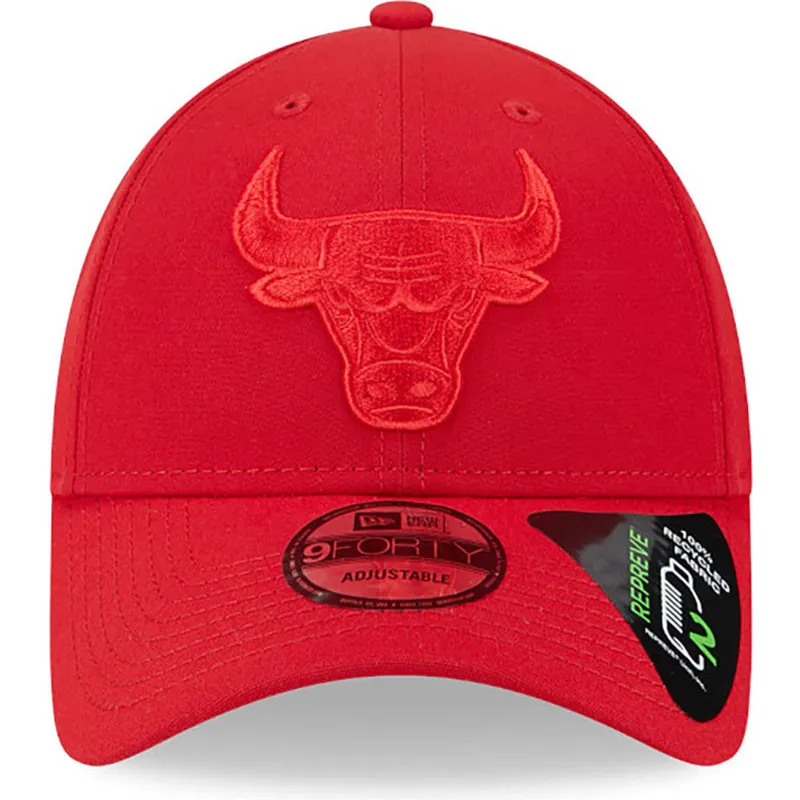 rote-verstellbare-curved-cap-mit-rotem-logo-9forty-repreve-outline-der-chicago-bulls-nba-von-new-era