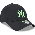 schwarze-verstellbare-kappe-mit-gebogenem-schirm-und-grunem-logo-9forty-neon-der-new-york-yankees-mlb-von-new-era