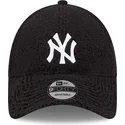 cepur-izliekta-melns-regulejams-9forty-teddy-no-new-york-yankees-mlb-no-new-era