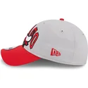 gorra-curva-gris-y-roja-ajustable-9twenty-tip-off-2023-de-chicago-bulls-nba-de-new-era