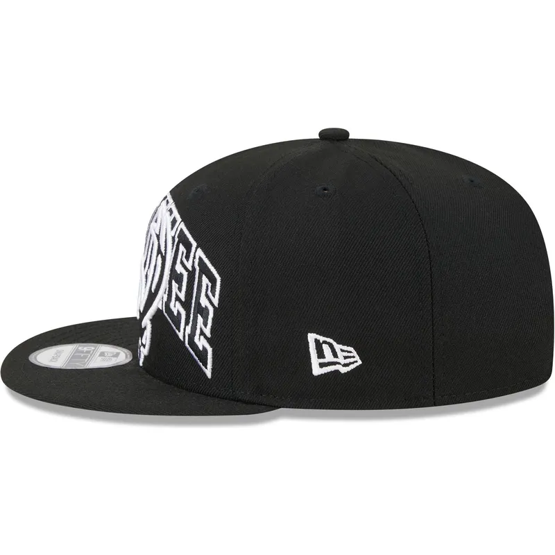 cepur-plakana-melns-snapback-9fifty-tip-off-2023-no-milwaukee-bucks-nba-no-new-era