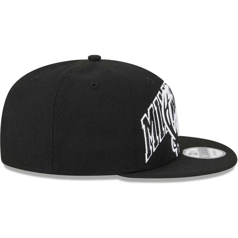 schwarze-flache-snapback-kappe-9fifty-tip-off-2023-der-milwaukee-bucks-nba-von-new-era