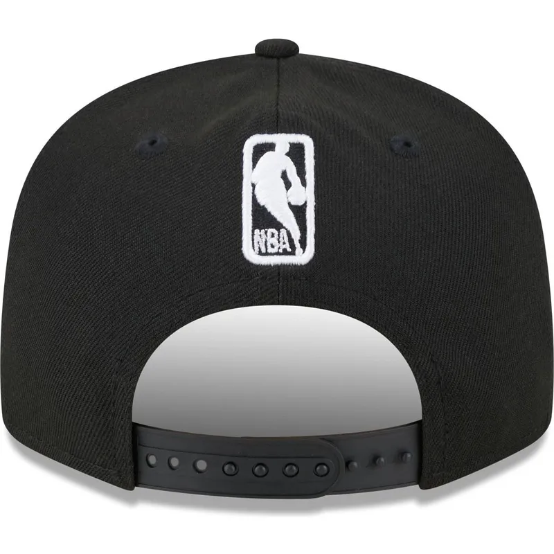 cepur-plakana-melns-snapback-9fifty-tip-off-2023-no-milwaukee-bucks-nba-no-new-era