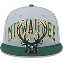 graue-und-grune-snapback-kappe-9fifty-tip-off-2023-der-milwaukee-bucks-nba-von-new-era