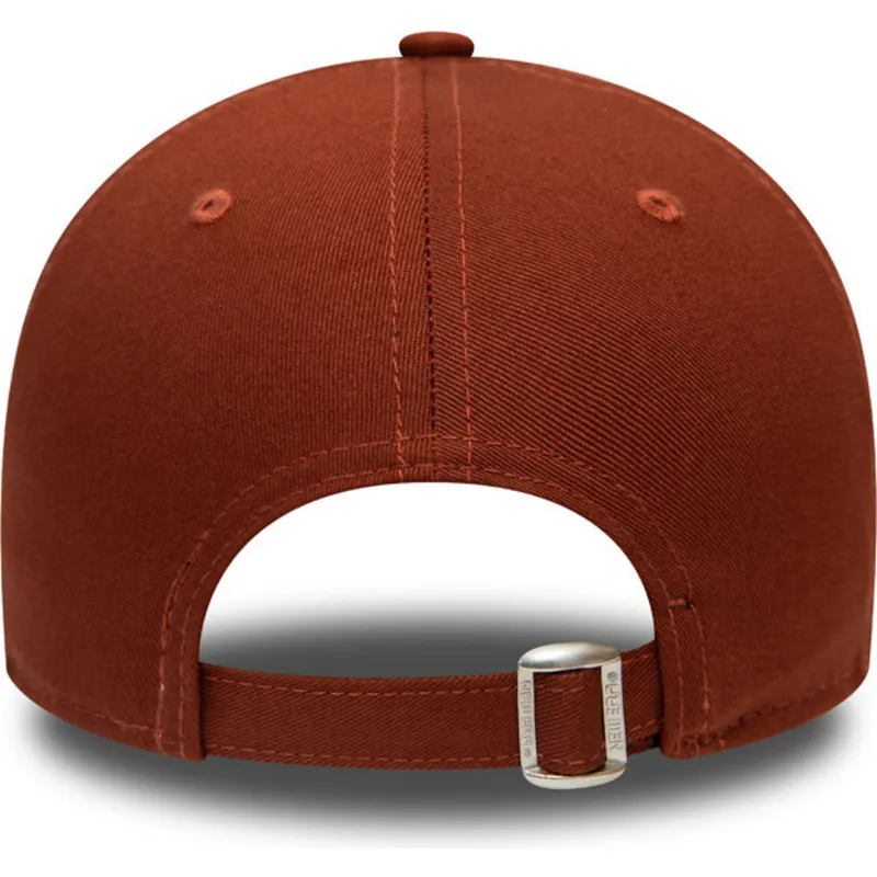 cepur-izliekta-bruns-regulejams-9forty-league-essential-no-new-york-yankees-mlb-no-new-era