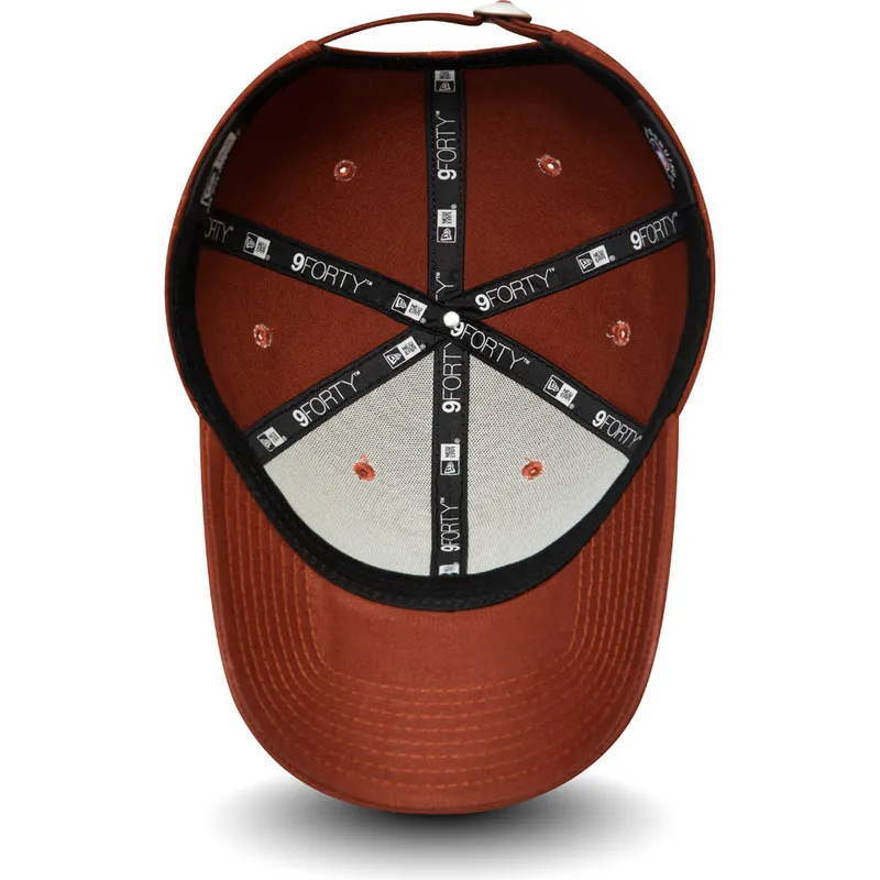cepur-izliekta-bruns-regulejams-9forty-league-essential-no-new-york-yankees-mlb-no-new-era