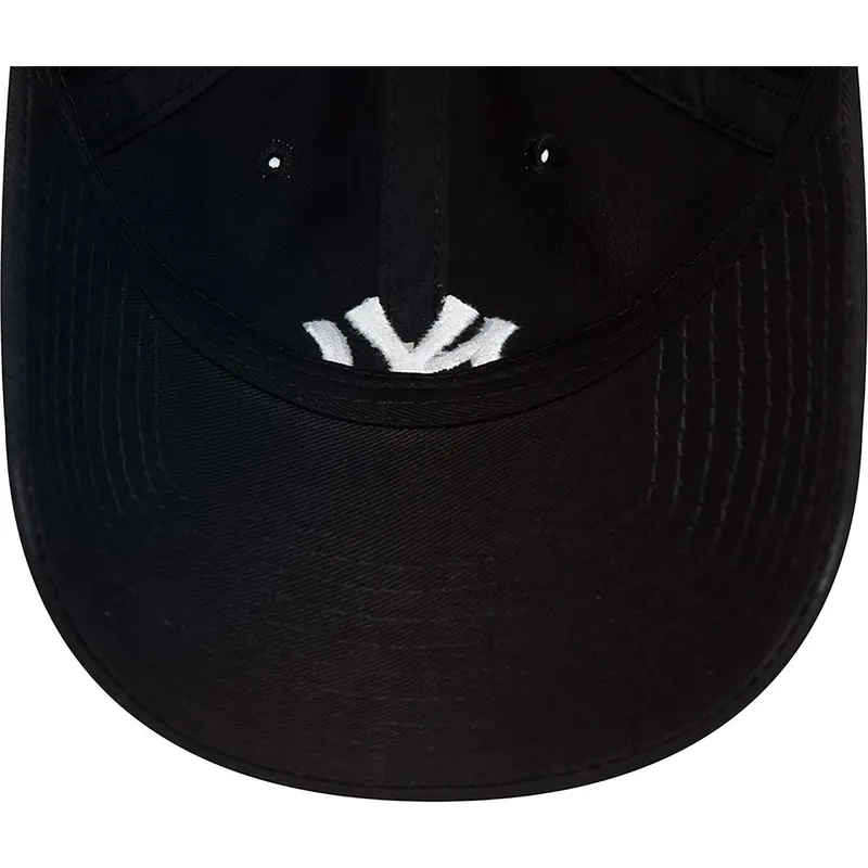schwarze-verstellbare-curved-cap-9twenty-league-essential-der-new-york-yankees-mlb-von-new-era