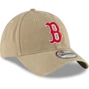 verstellbare-hellbraune-kappe-mit-gebogenem-schirm-und-rotem-logo-9twenty-core-classic-der-boston-red-sox-mlb-von-new-era