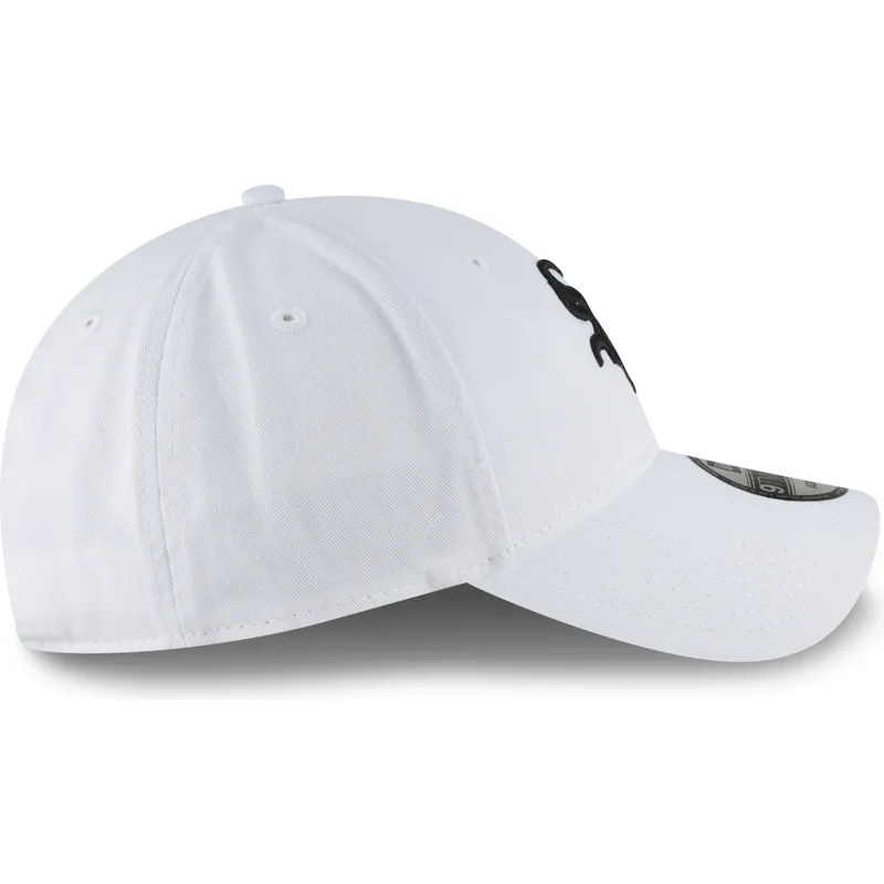 weisse-verstellbare-curved-cap-mit-schwarzem-logo-9twenty-core-classic-der-chicago-white-sox-mlb-von-new-era