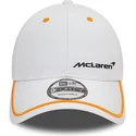 weisse-verstellbare-9forty-kappe-mit-gebogenem-schirm-und-kontrastpaspel-von-mclaren-racing-formula-1-von-new-era