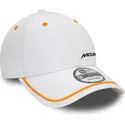 weisse-verstellbare-9forty-kappe-mit-gebogenem-schirm-und-kontrastpaspel-von-mclaren-racing-formula-1-von-new-era