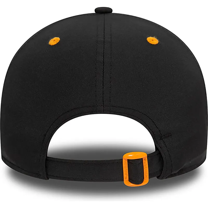cepur-izliekta-melns-regulejams-9forty-contrast-piping-no-mclaren-racing-formula-1-no-new-era cepur-izliekta-melns-regulejams-9forty-contrast-piping-no-mclaren-racing-formula-1-no-new-era