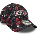 schwarze-und-rote-verstellbare-9forty-kappe-mit-gebogenem-schirm-floral-all-over-print-manchester-united-football-club-premier-l