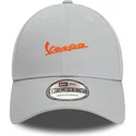 grau-gebogener-verstellbarer-kappe-mit-orangefarbenem-logo-9forty-seasonal-colour-von-vespa-piaggio-von-new-era